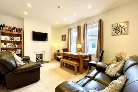 3 bedroom flat for sale, LEATHERHEAD