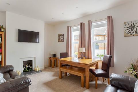 3 bedroom flat for sale, LEATHERHEAD