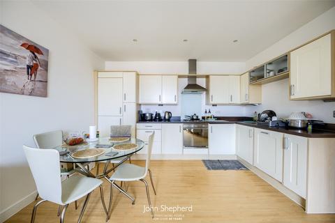 2 bedroom flat for sale, Ascote Lane, Dickens Heath, Solihull, West Midlands, B90