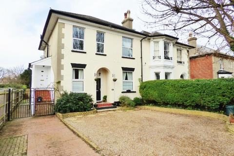 22d Worple Road, Epsom, KT18 5EF