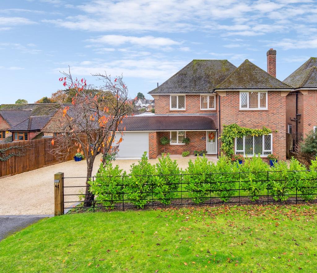 School Lane, Gerrards Cross SL9 4 bed detached house for sale £1,323,000