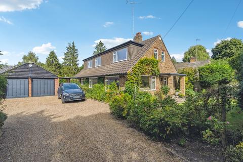 3 bedroom detached house for sale, Woodside Close, Gerrards Cross SL9