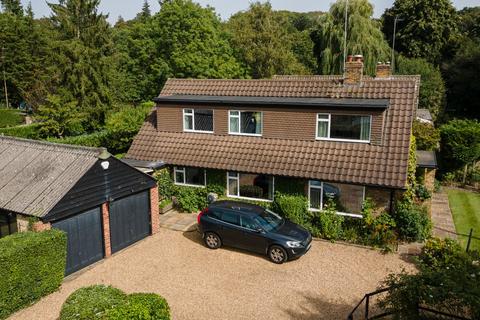 3 bedroom detached house for sale, Woodside Close, Gerrards Cross SL9