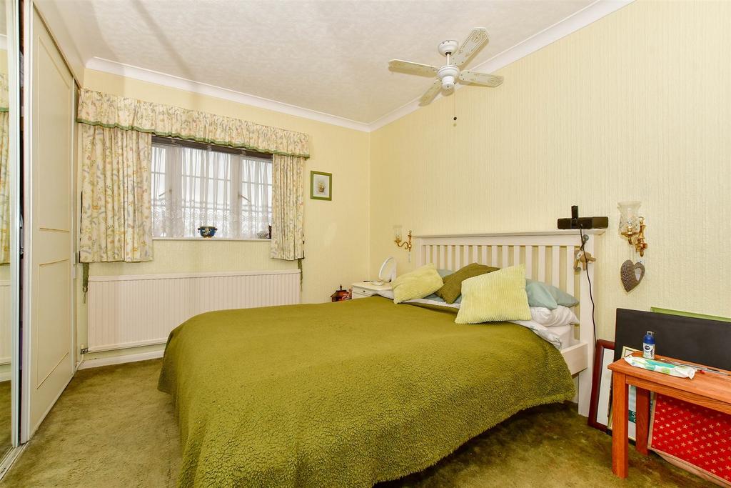 Blenheim Drive, Welling, Kent 3 bed semidetached house for sale £475,000