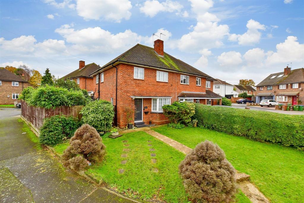 Blenheim Drive, Welling, Kent 3 bed semidetached house for sale £475,000