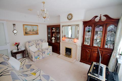 2 bedroom ground floor maisonette for sale, Montrose Avenue, Slough SL1