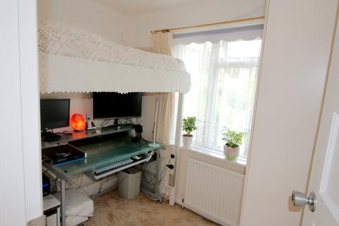 2 bedroom ground floor maisonette for sale, Montrose Avenue, Slough SL1