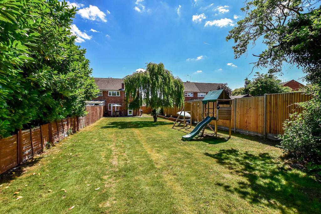 Whitehouse Way, Iver Heath SL0 3 bed semidetached house for sale £