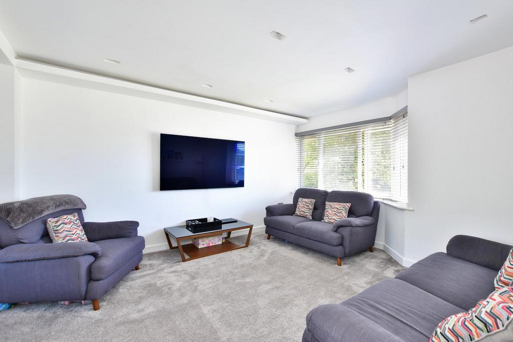 Whitehouse Way, Iver Heath SL0 3 bed semidetached house for sale £