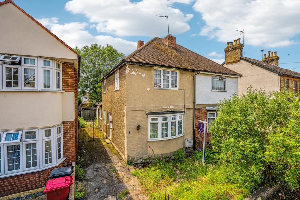 Elmhurst Road, Slough SL3 3 bed semidetached house for sale £400,000