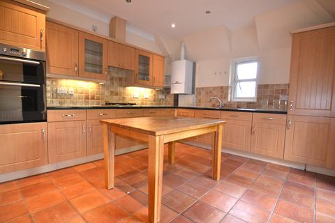 3 bedroom apartment to rent, Colne Road, Burnley BB10