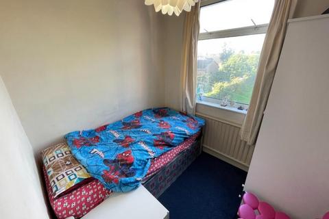 3 bedroom detached house to rent - Blundell Road, Luton
