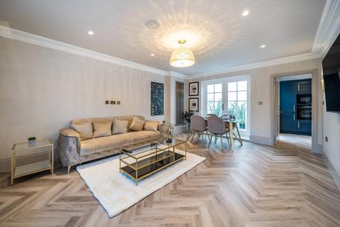 1 Queensthorpe Mews, London, SE26 4PN
