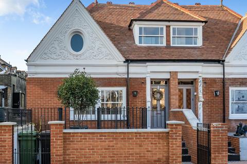 1 Queensthorpe Mews, London, SE26 4PN