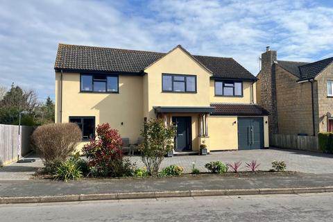 4 bedroom detached house for sale, Kingsmead, Lechlade, Gloucestershire, GL7