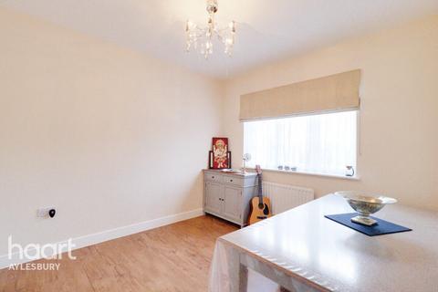 5 Amber Close, Aylesbury, HP18 0UG