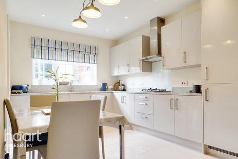 5 Amber Close, Aylesbury, HP18 0UG