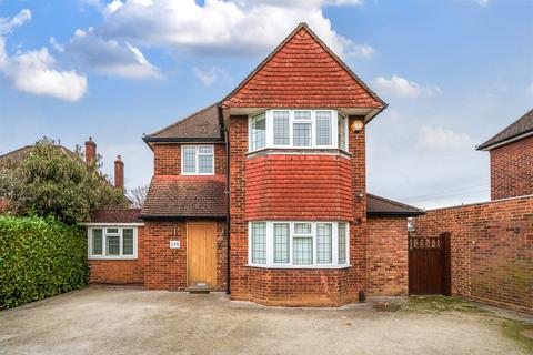 4 bedroom detached house to rent, Sidney Road, Walton On Thames, KT12