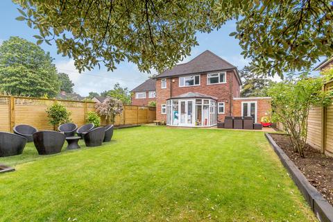 4 bedroom detached house to rent, Sidney Road, Walton On Thames, KT12