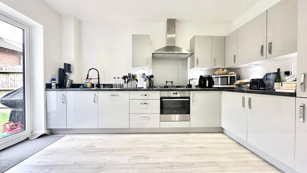 Kitchen: