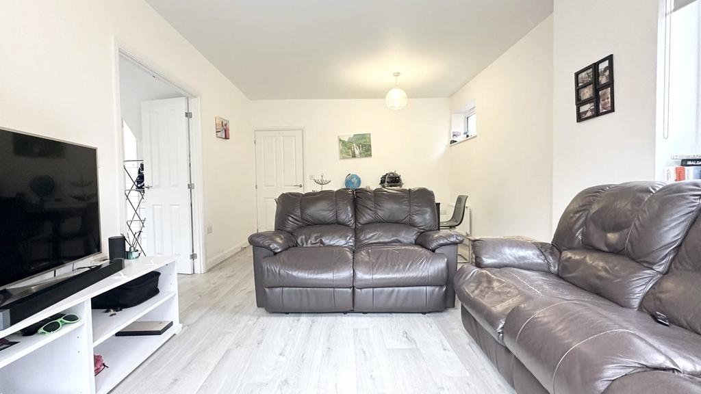 Lounge Area: