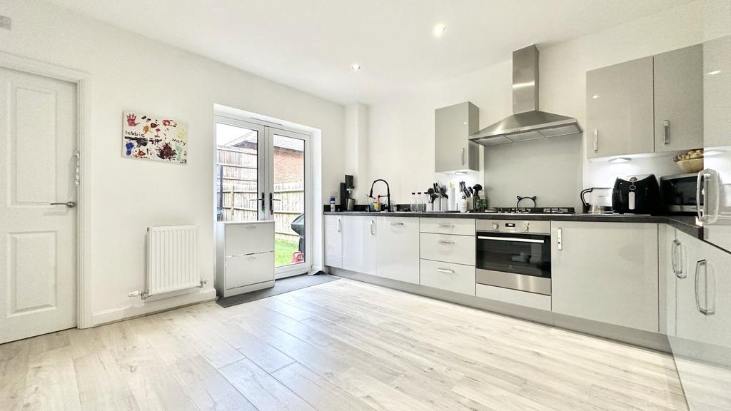 Kitchen: