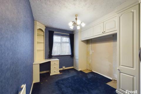 2 bedroom bungalow for sale - Beech Close, Ashford, Surrey, TW15