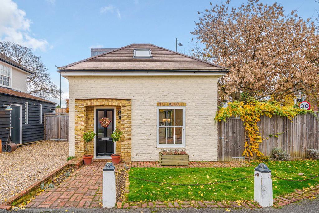 Grove Terrace, Teddington, TW11 2 bed detached house for sale £750,000