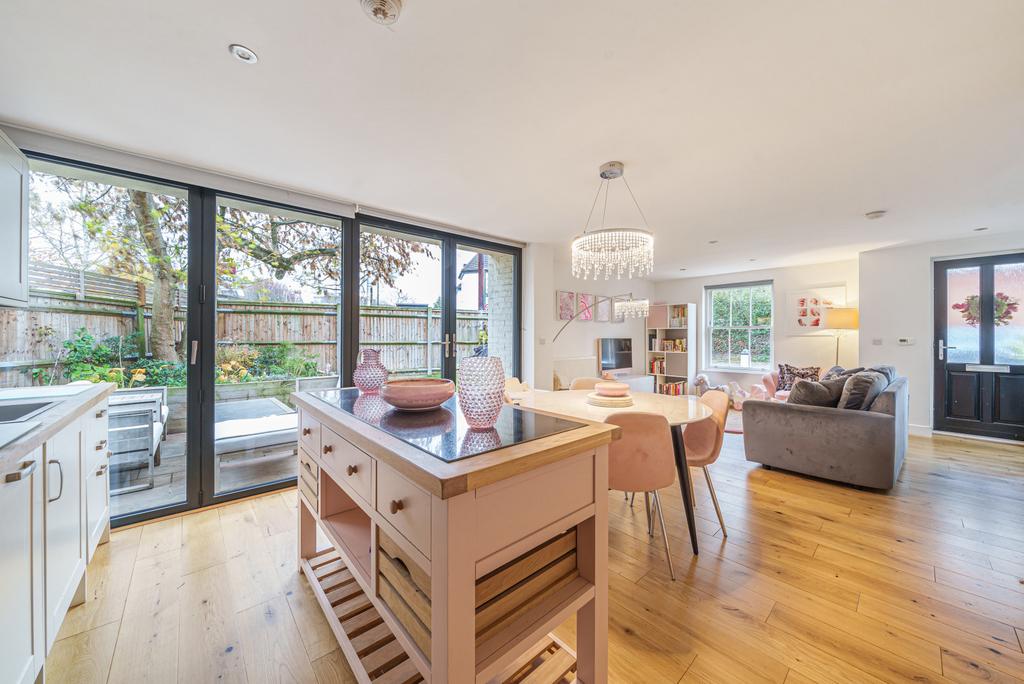 Grove Terrace, Teddington, TW11 2 bed detached house for sale £750,000