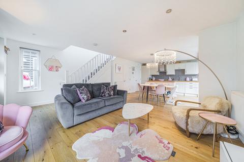 2 bedroom detached house for sale - Grove Terrace, Teddington, TW11