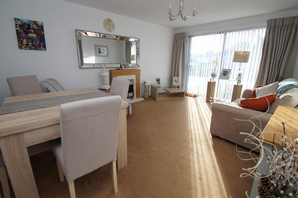 Arundell Road, WestonsuperMare, Somerset, BS23 2 bed apartment for