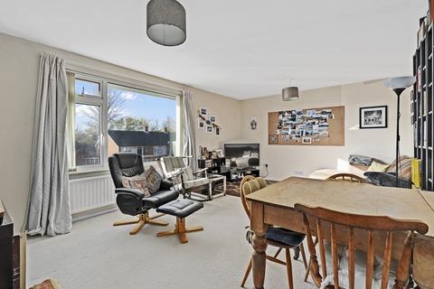 2 bedroom flat for sale, Grantham Avenue, Hamble, Southampton, Hampshire. SO31 4JX