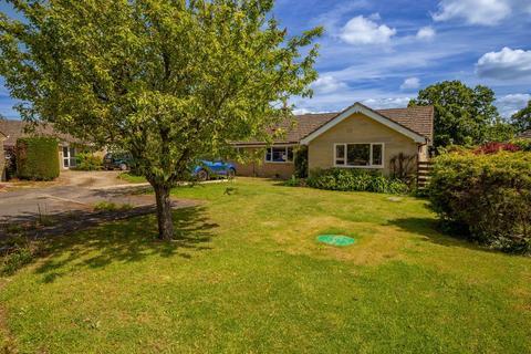 3 bedroom detached bungalow for sale, Oakleaze, Minety, SN16