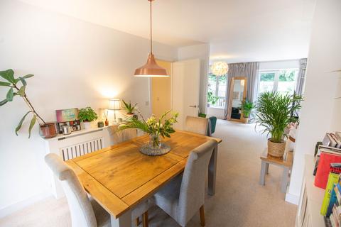 4 Cole Close, Malmesbury, SN16 9FU