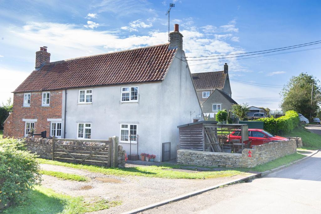 Foxley, Malmesbury, SN16 3 bed cottage for sale £299,950