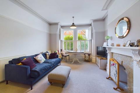 2 bedroom flat for sale, Hurst Road, Eastbourne