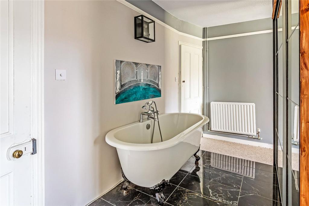 Roll Top Bath