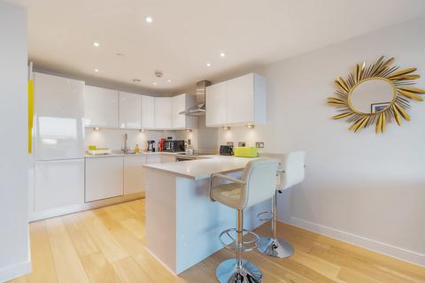 2 bedroom apartment to rent - Admirals Quay, Ocean Way, Southampton, Hampshire, SO14