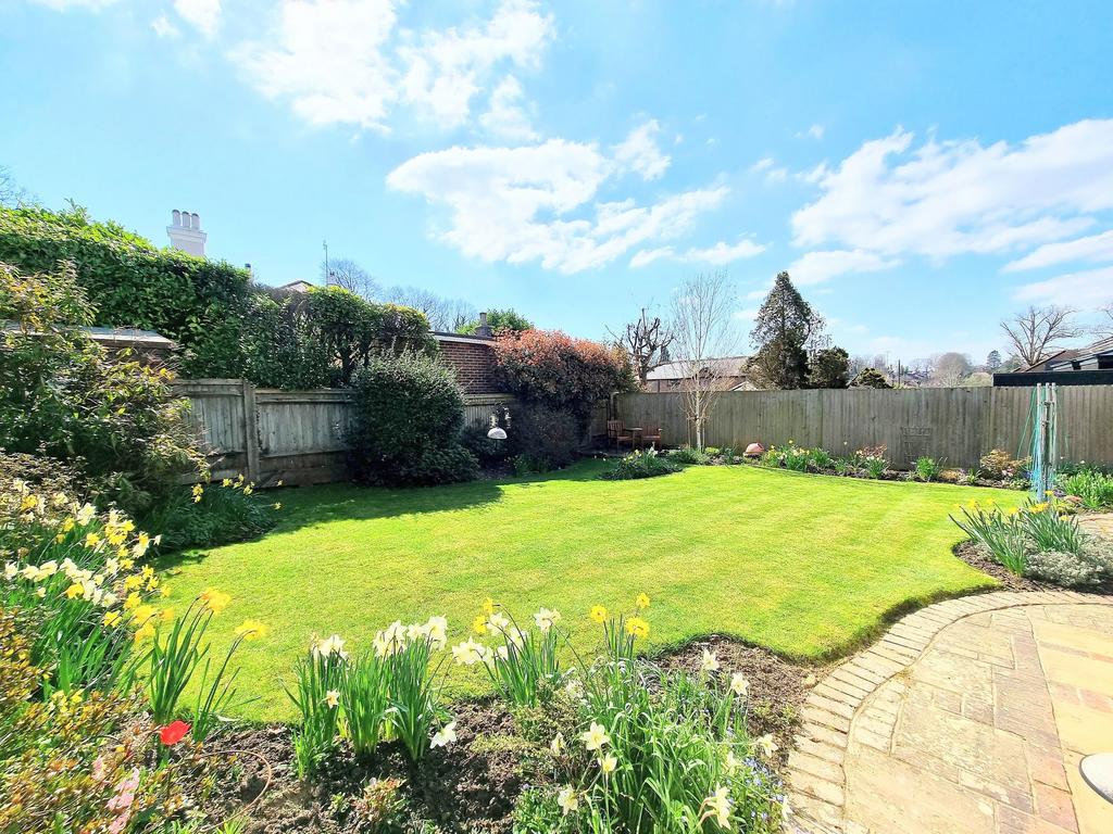 Denmans Lane, Lindfield, RH16 4 bed detached house for sale £975,000