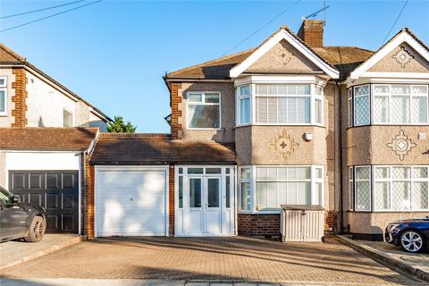 3 bedroom semi-detached house for sale - Goodwood Avenue, Hornchurch, RM12
