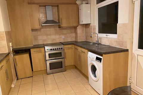 2 bedroom terraced house to rent - Pevensey Close, Isleworth TW7