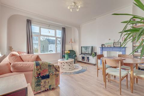 2 bedroom flat for sale, Ceylon Road, Westcliff-on-sea, SS0