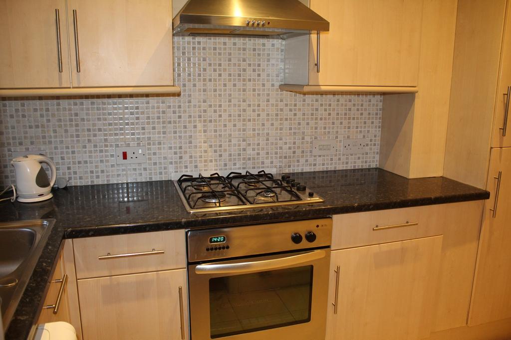Fitted Kitchen Picture 2