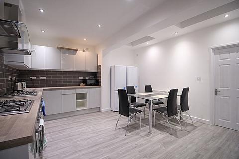 1 bedroom in a house share to rent - Tennyson Road, Hounslow