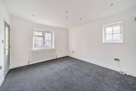 2 bedroom end of terrace house to rent, Abbots Road, Edgware, HA8