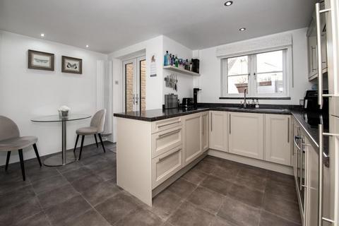 25 Cotswold Meadow, Witney, OX28 5FA