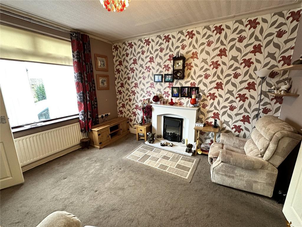 Bank Top, Southowram, Halifax, HX3 2 bed terraced house for sale £130,000
