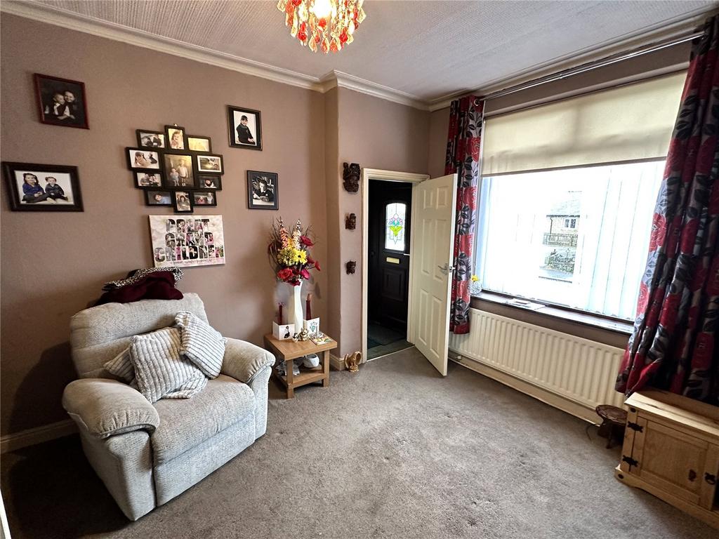 Bank Top, Southowram, Halifax, HX3 2 bed terraced house for sale £130,000