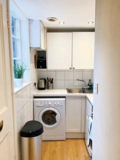 Studio to rent, Cumberland Street, Edinburgh EH3