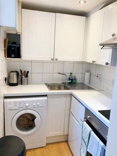 Studio to rent, Cumberland Street, Edinburgh EH3